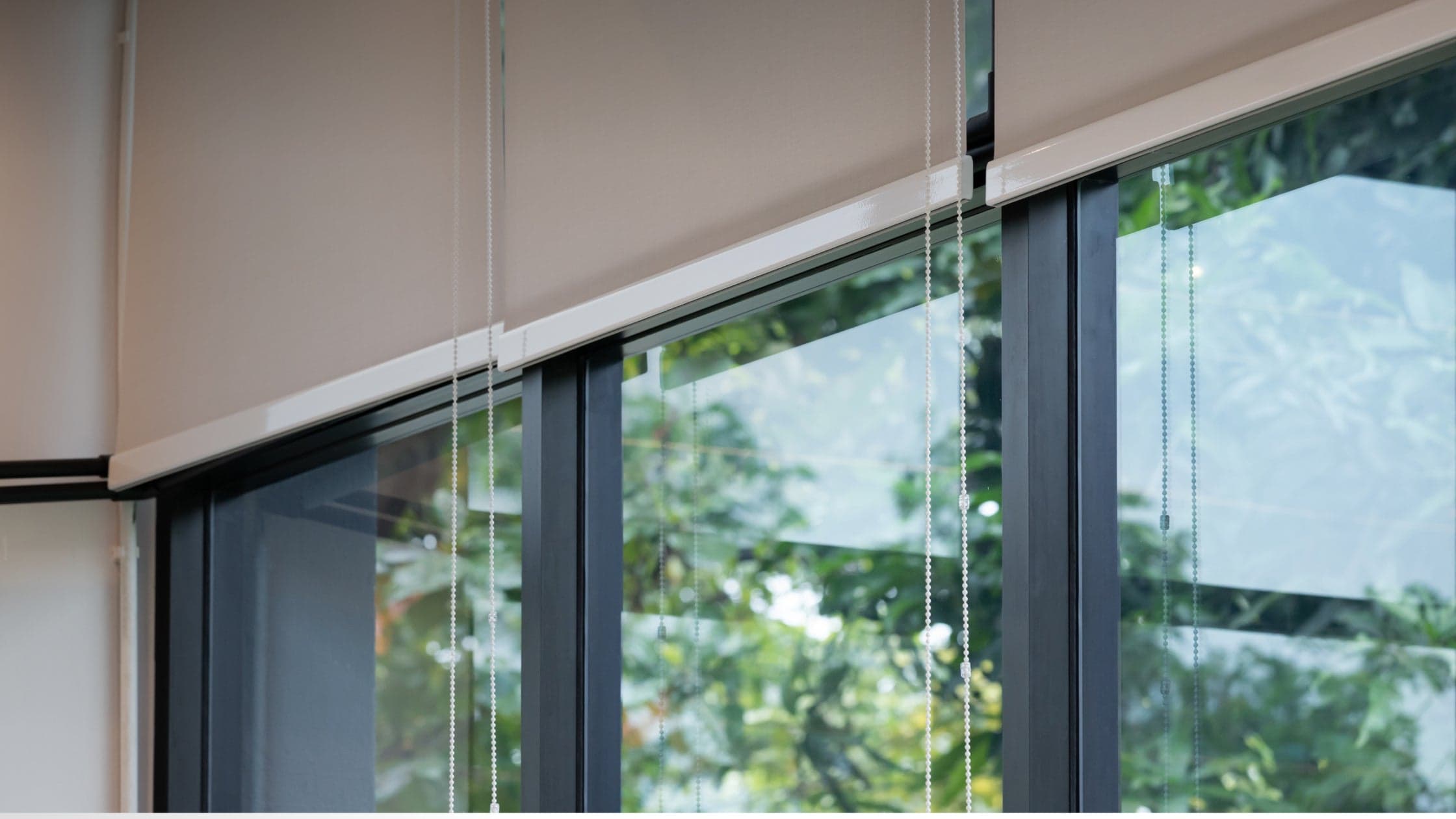 Daytime privacy and a smart, streamlined look.